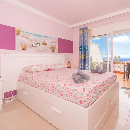 Premium Penthouse 105m2,bali Bed,heated Pool,best Sunsets 아파트